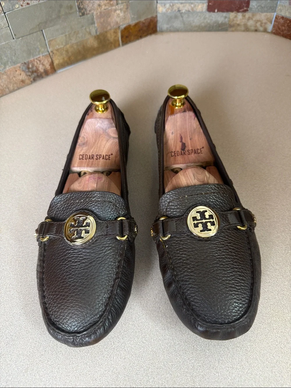 Ladies Tory Burch Brown Pebbled Leather Double T Logo Driving Loafers Moc